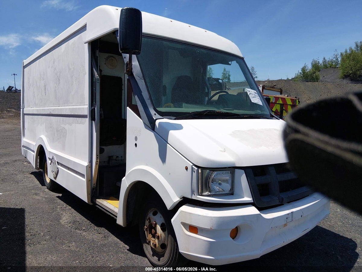 2013 ISUZU COMMERCIAL VAN