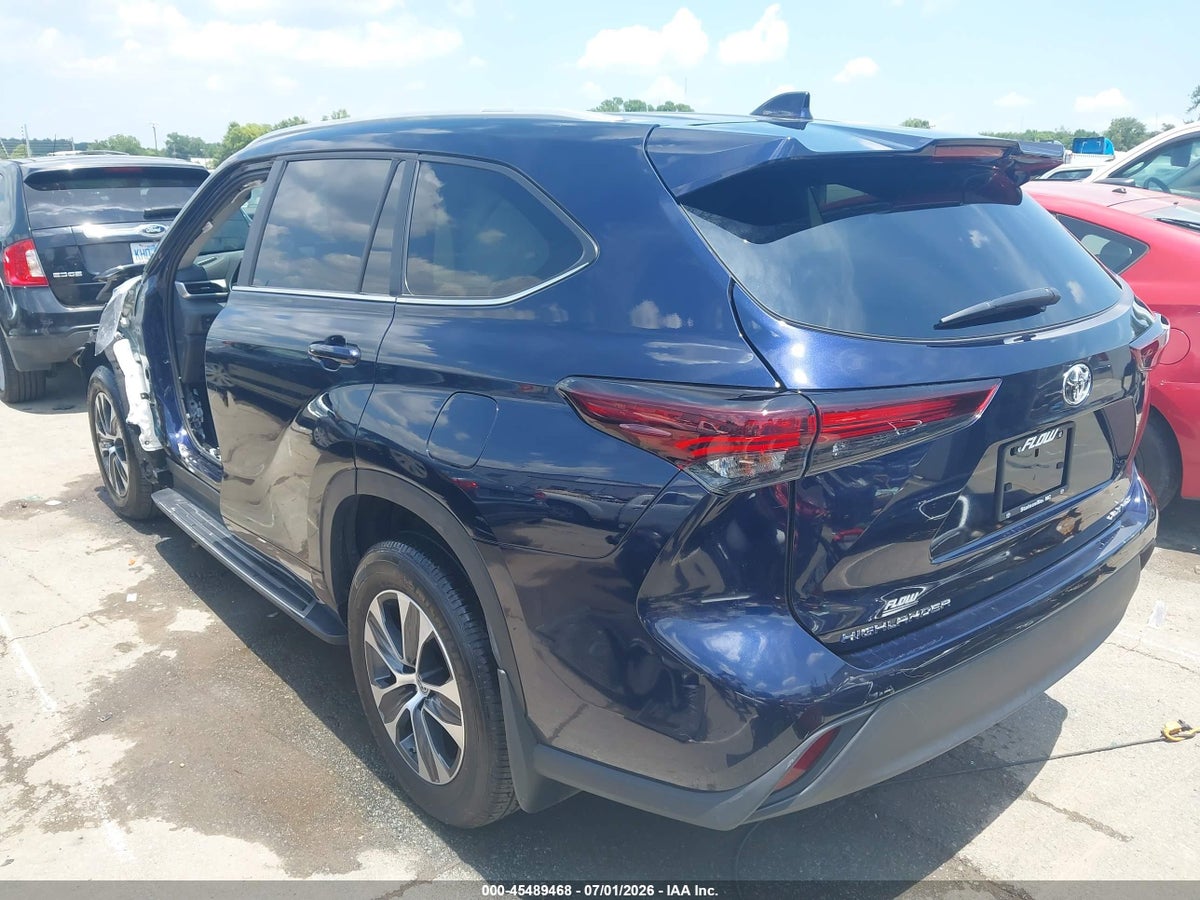 2025 TOYOTA HIGHLANDER XLE — снимка 3