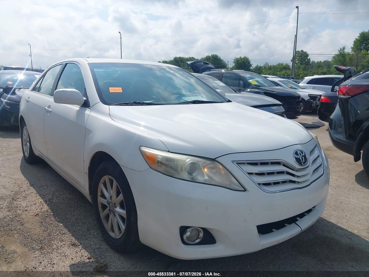 2011 TOYOTA CAMRY XLE V6