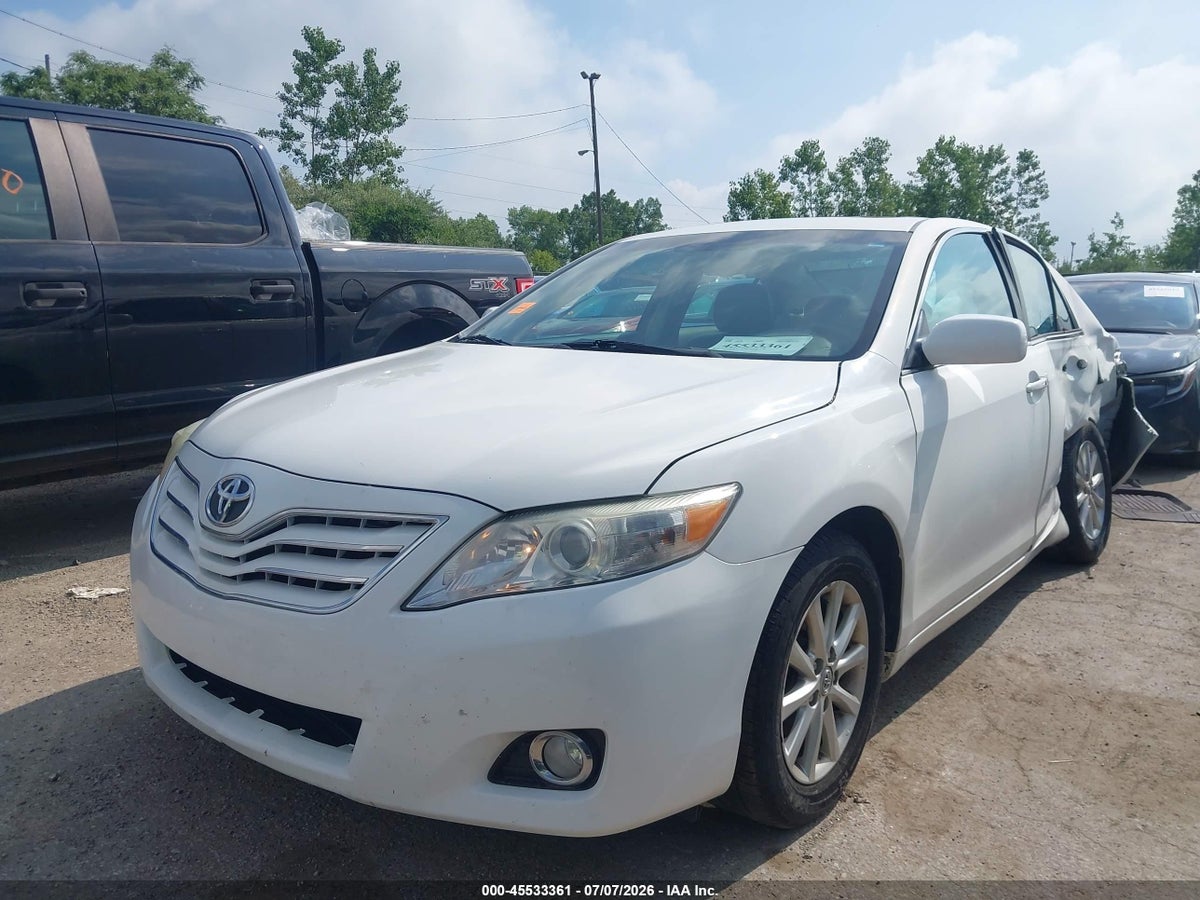 2011 TOYOTA CAMRY XLE V6 — снимка 2