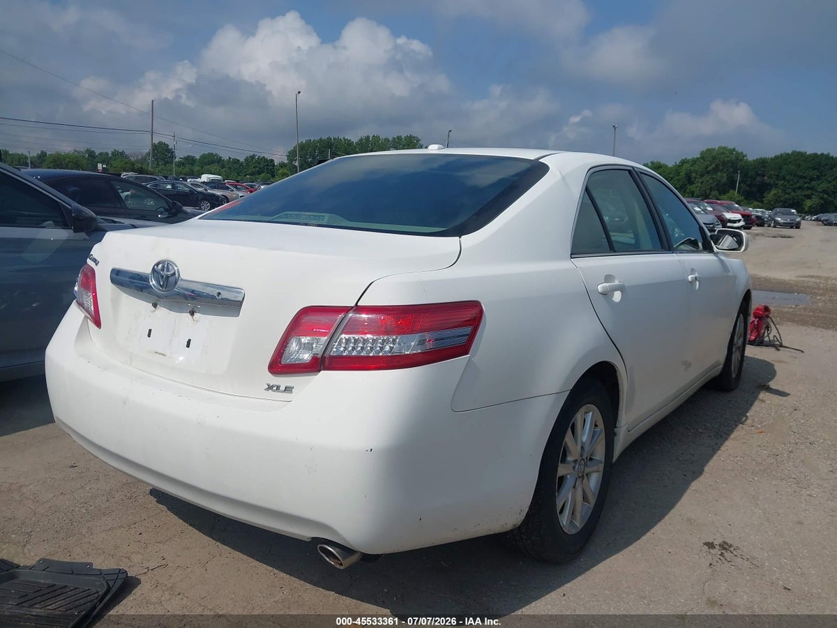 2011 TOYOTA CAMRY XLE V6 — снимка 4
