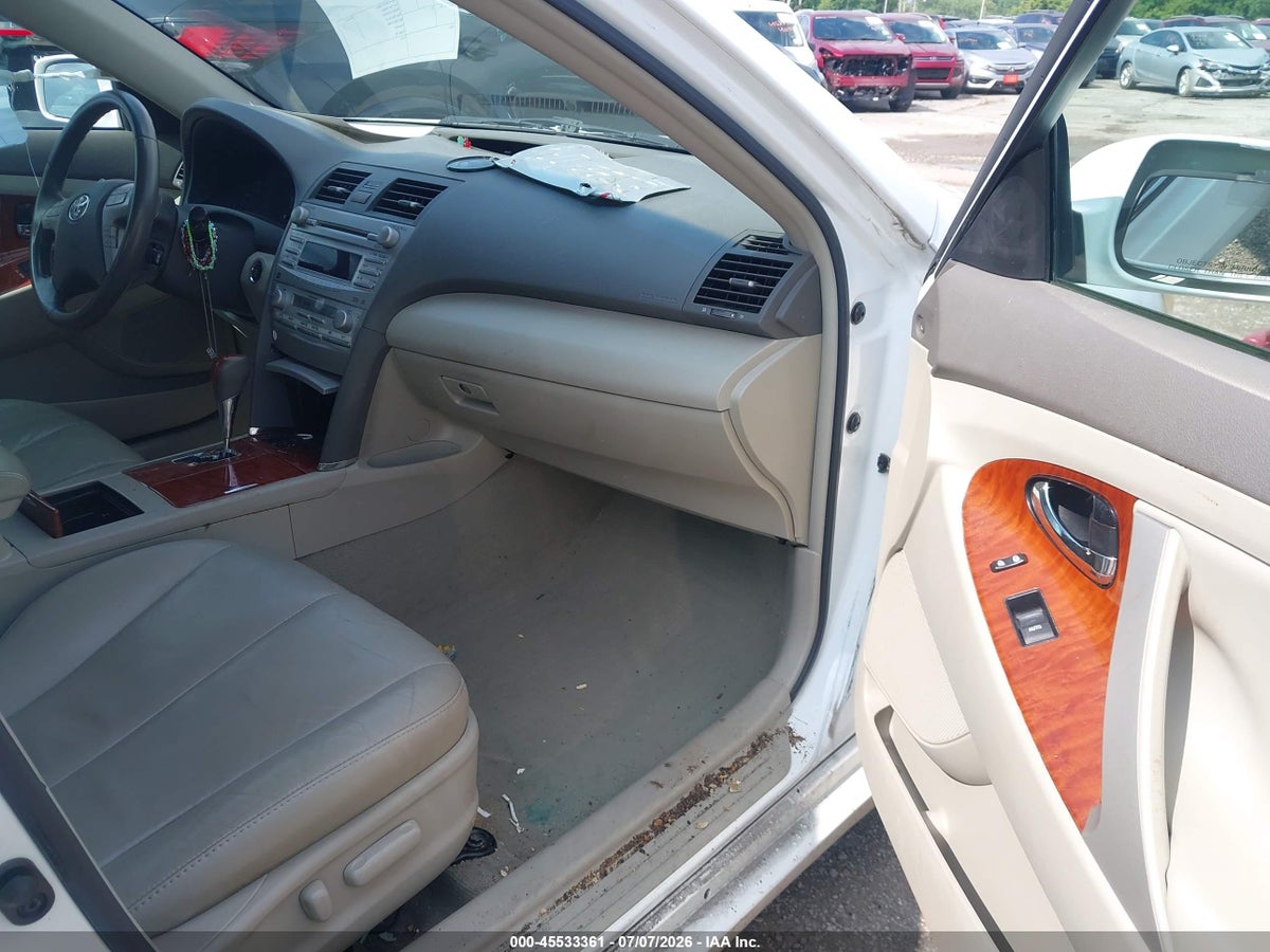 2011 TOYOTA CAMRY XLE V6 — снимка 5