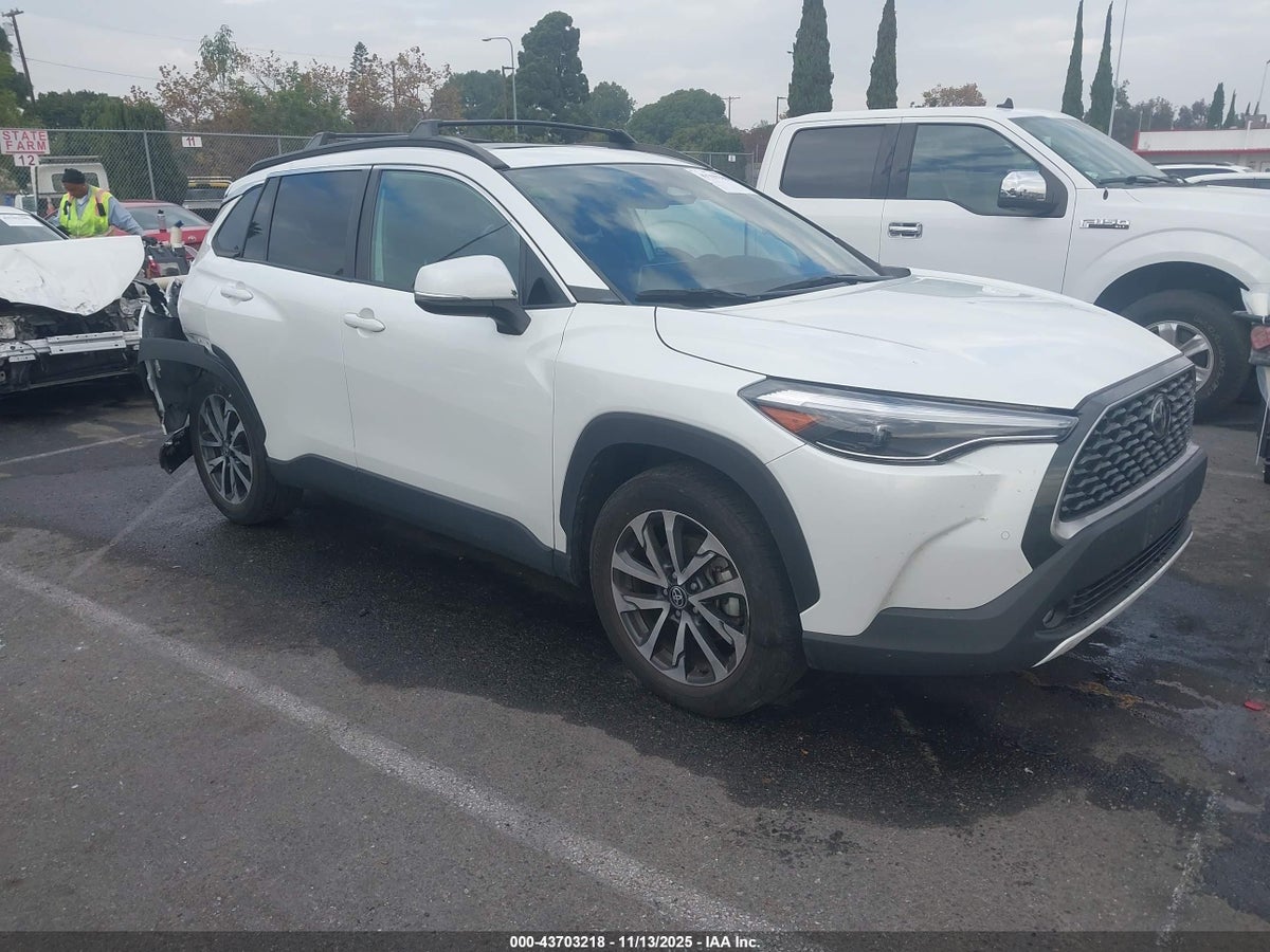 2023 TOYOTA COROLLA CROSS XLE