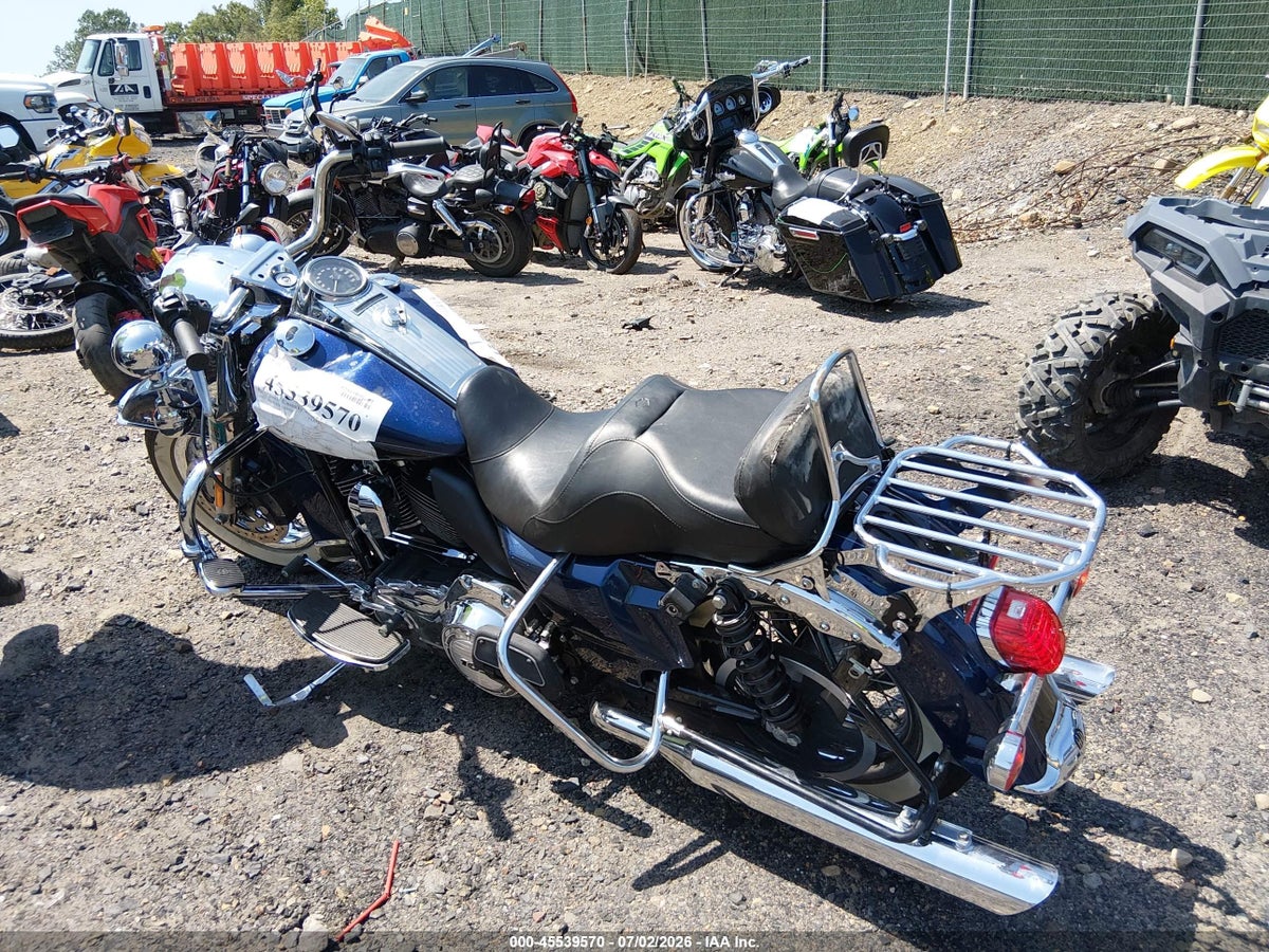 2013 HARLEY-DAVIDSON FLHRC ROAD KING CLASSIC — снимка 3