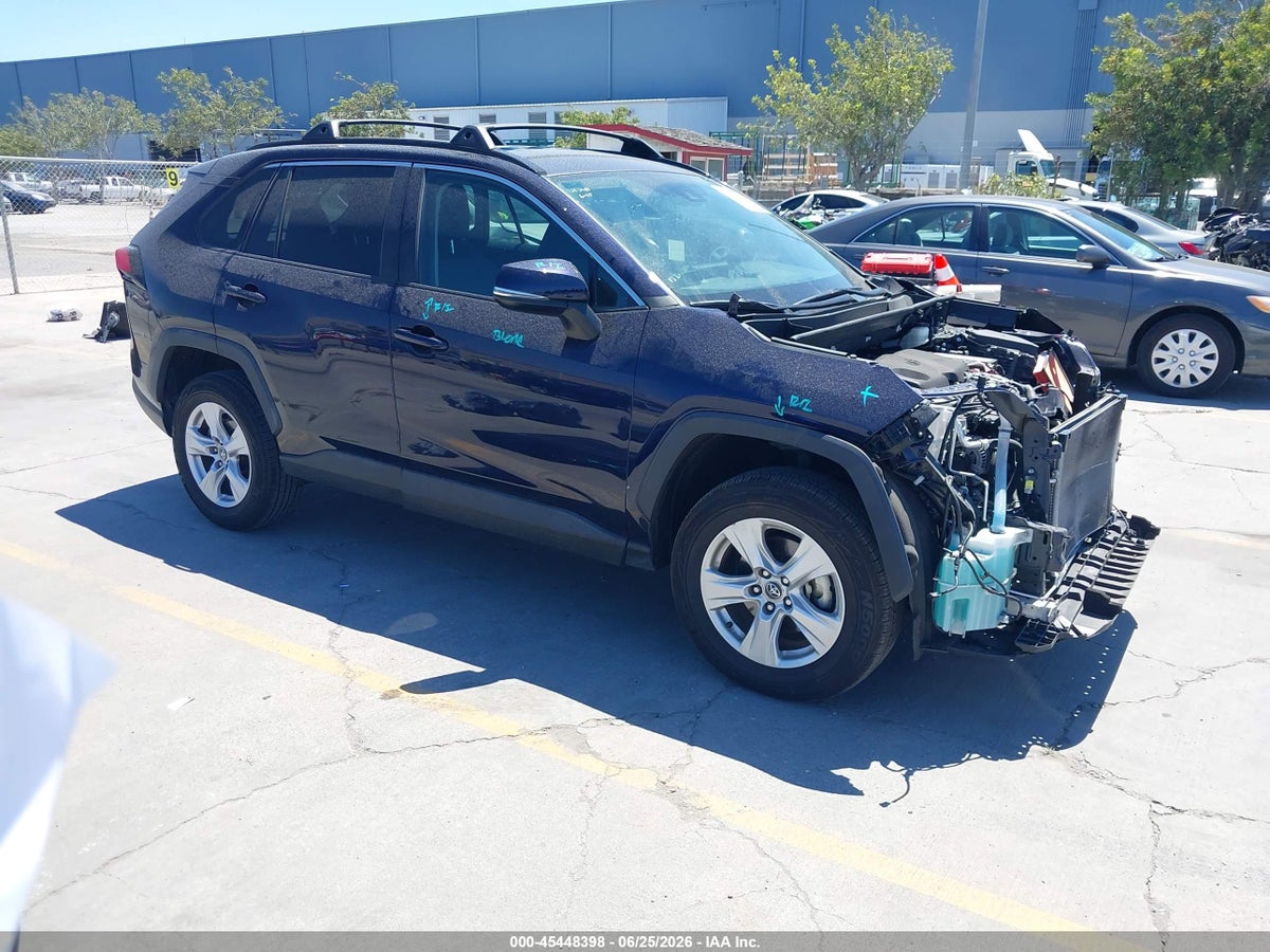 2020 TOYOTA RAV4 XLE
