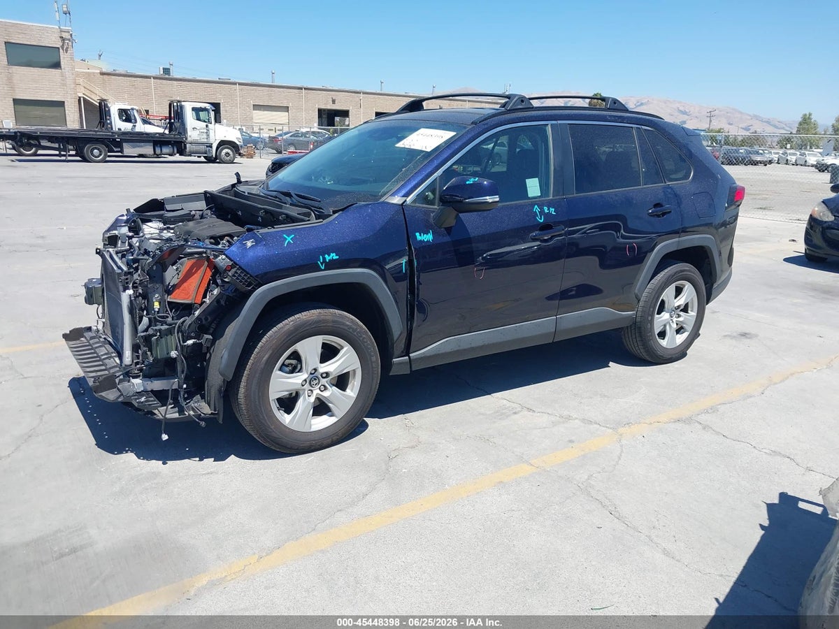2020 TOYOTA RAV4 XLE — снимка 2