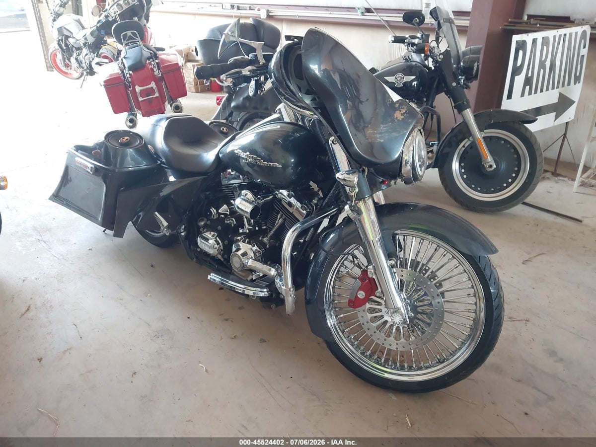 2010 HARLEY-DAVIDSON FLHX