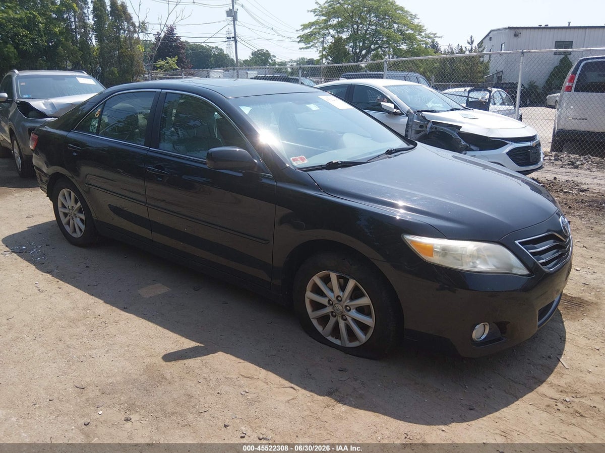 2011 TOYOTA CAMRY XLE