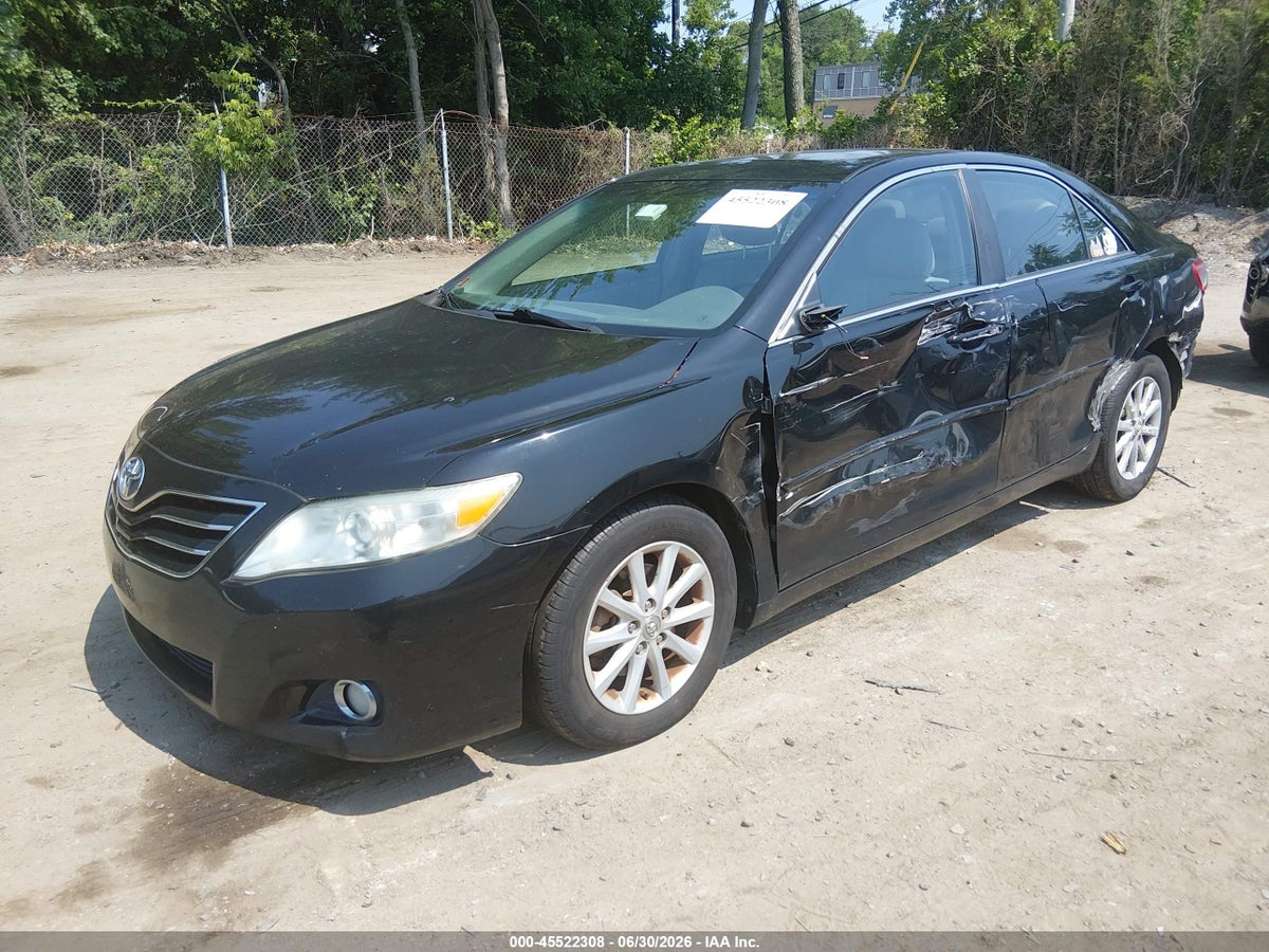 2011 TOYOTA CAMRY XLE — снимка 2