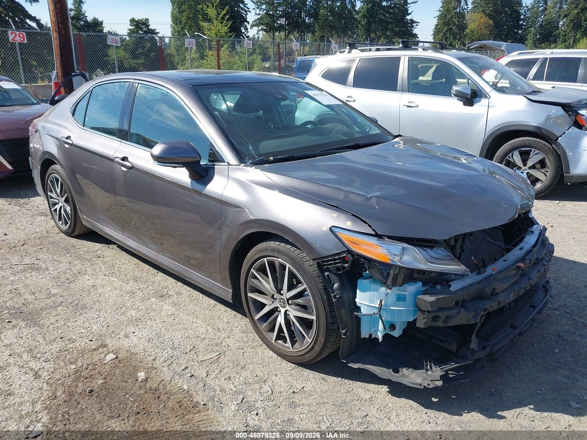 2022 TOYOTA CAMRY XLE