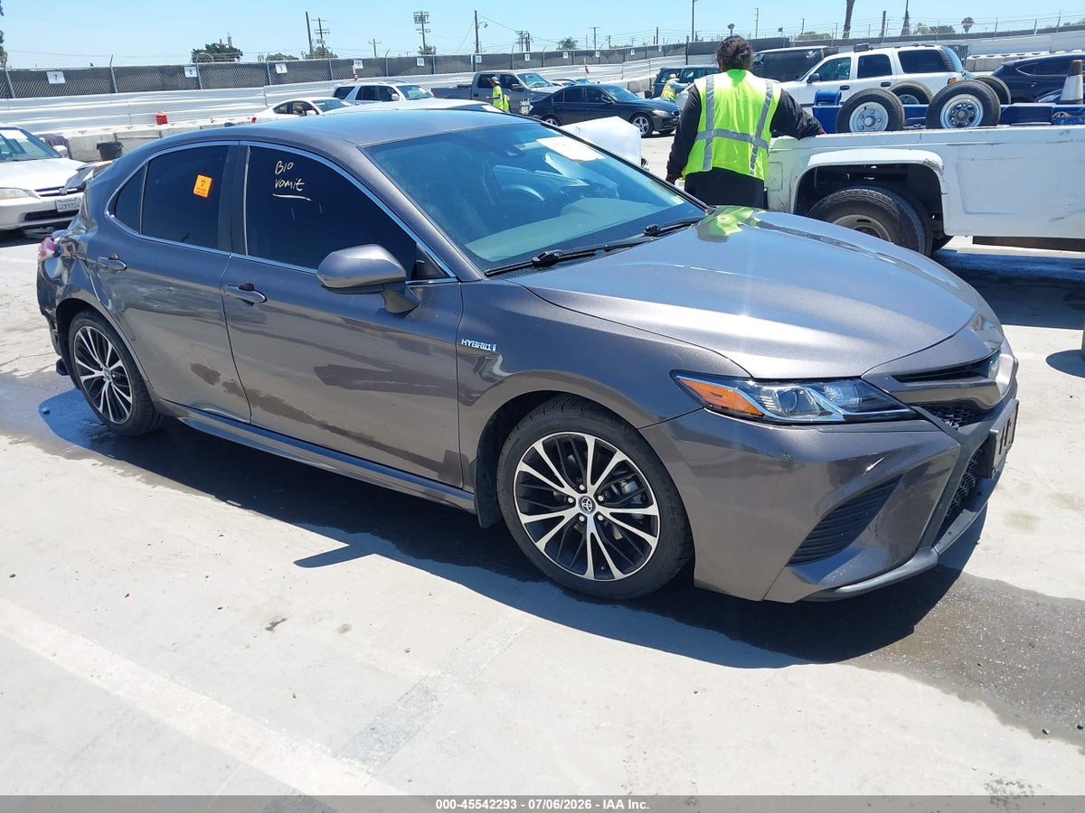 2020 TOYOTA CAMRY SE HYBRID