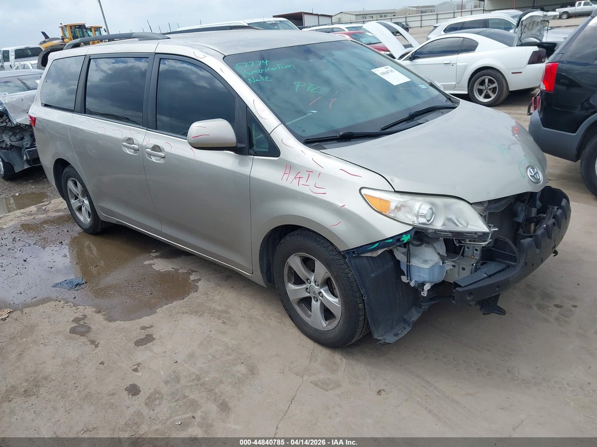2017 TOYOTA SIENNA LE 8 PASSENGER