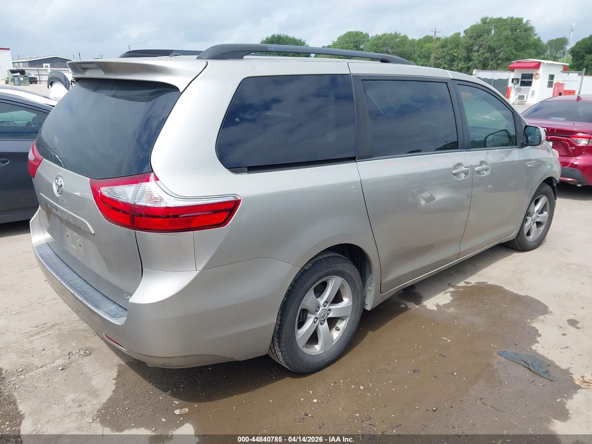2017 TOYOTA SIENNA LE 8 PASSENGER — снимка 4