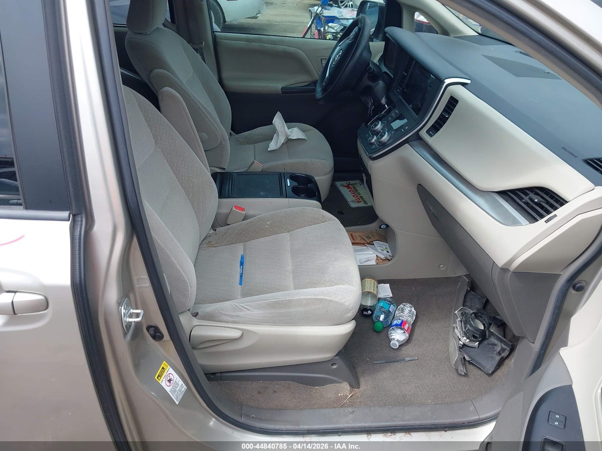 2017 TOYOTA SIENNA LE 8 PASSENGER — снимка 5