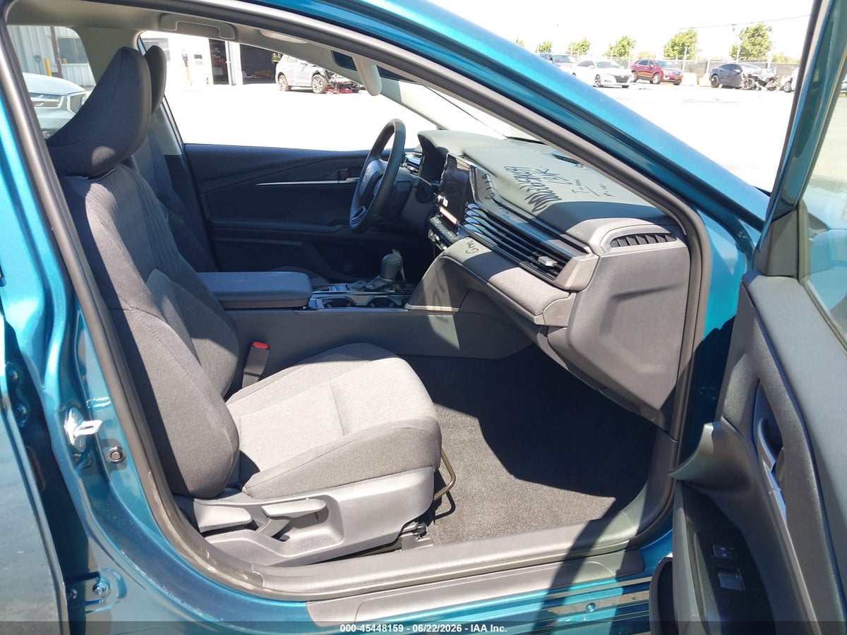 2026 TOYOTA CAMRY LE — снимка 5