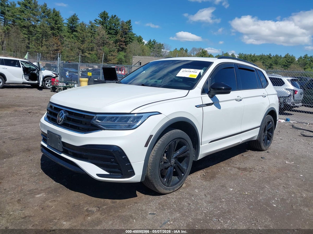 2024 VOLKSWAGEN TIGUAN 2.0T SE R-LINE BLACK — снимка 2