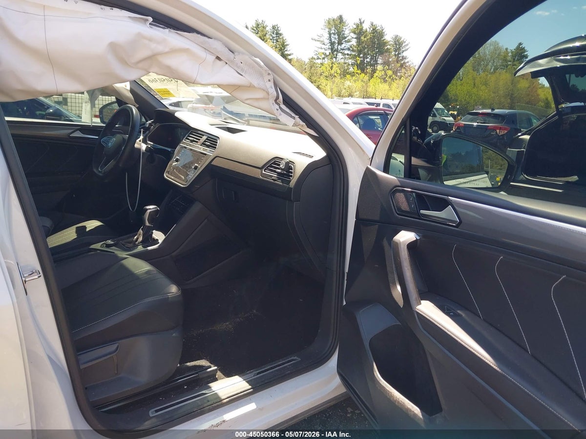 2024 VOLKSWAGEN TIGUAN 2.0T SE R-LINE BLACK — снимка 5