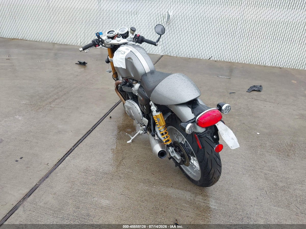 2017 TRIUMPH MOTORCYCLE THRUXTON 1200 R — снимка 3