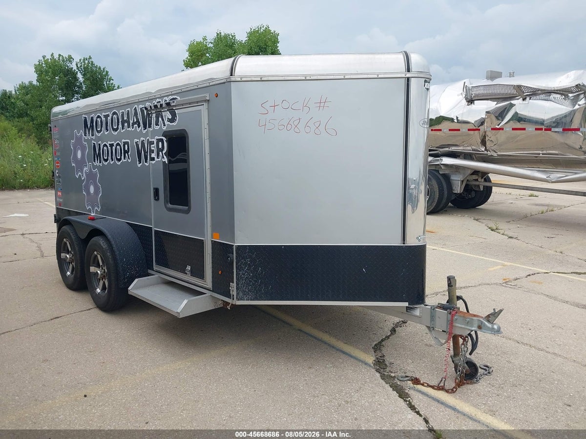 2016 R AND R TRAILERS INC ENCLOSED TRAILER