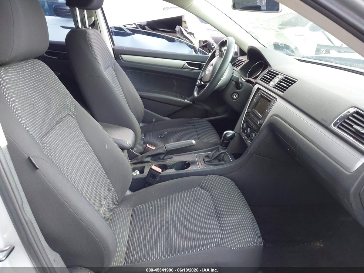 2016 VOLKSWAGEN PASSAT 1.8T S — снимка 5