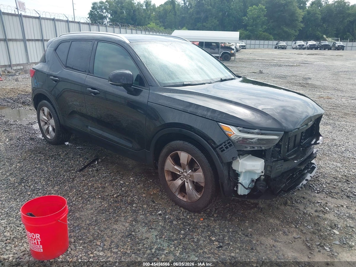2020 VOLVO XC40 T5 MOMENTUM