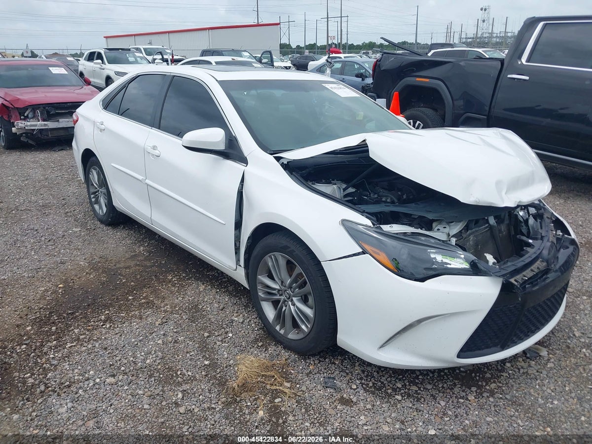 2015 TOYOTA CAMRY SE