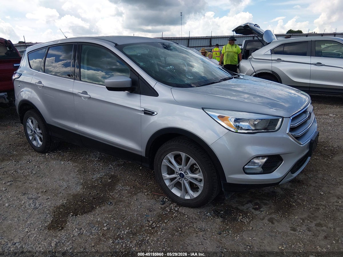 2017 FORD ESCAPE SE