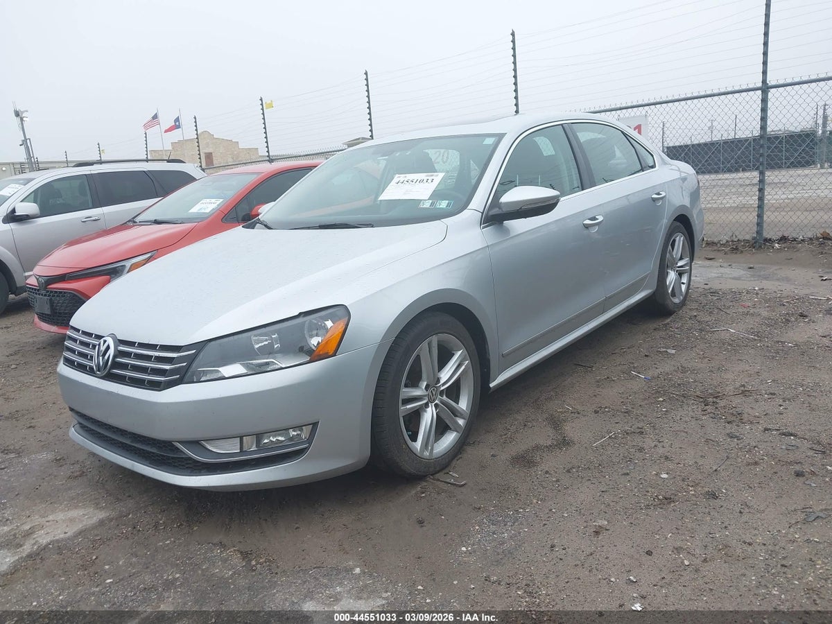 2012 VOLKSWAGEN PASSAT 3.6L V6 SEL PREMIUM — снимка 2