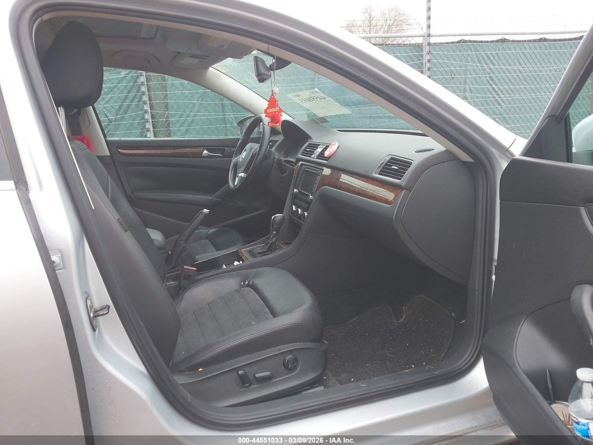 2012 VOLKSWAGEN PASSAT 3.6L V6 SEL PREMIUM — снимка 5