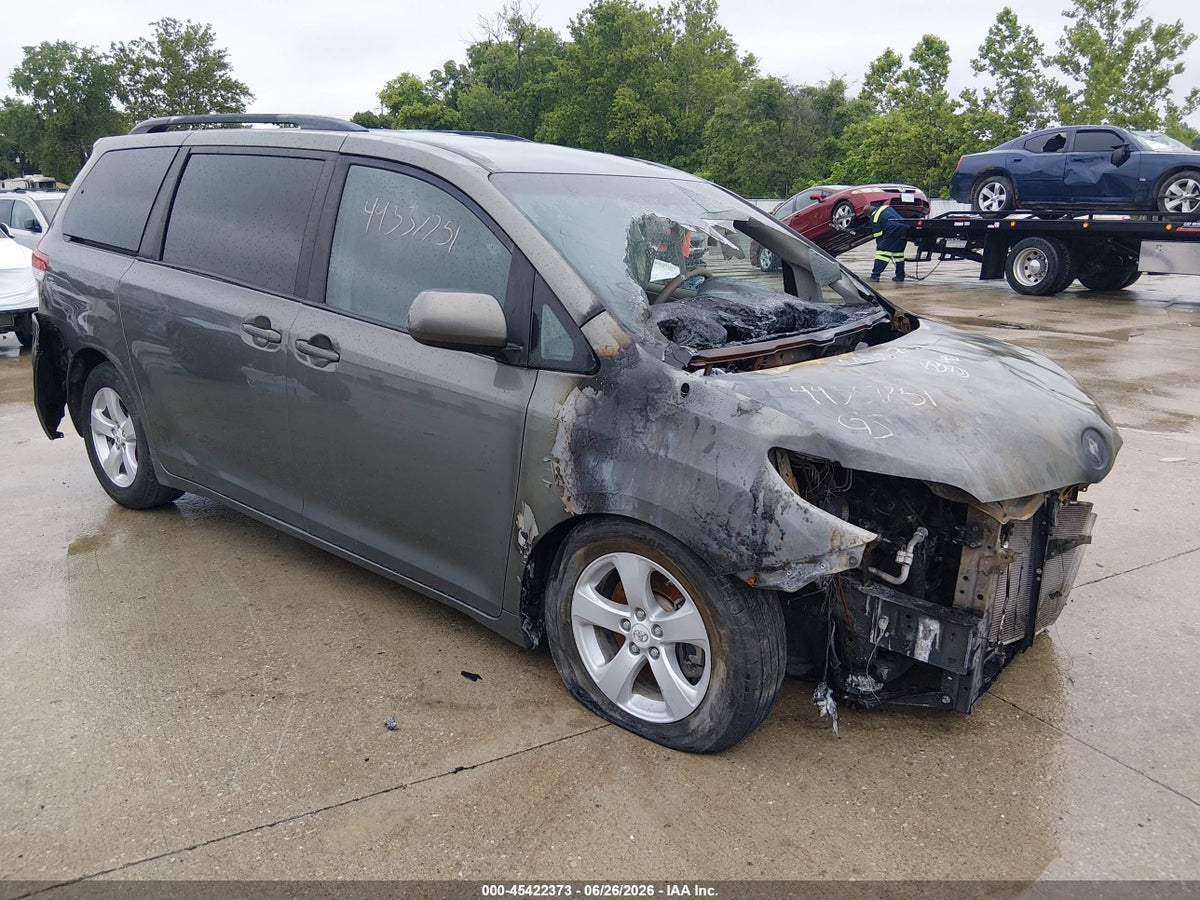 2011 TOYOTA SIENNA LE V6