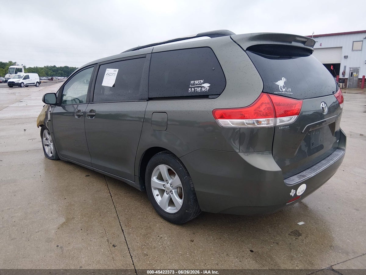 2011 TOYOTA SIENNA LE V6 — снимка 3