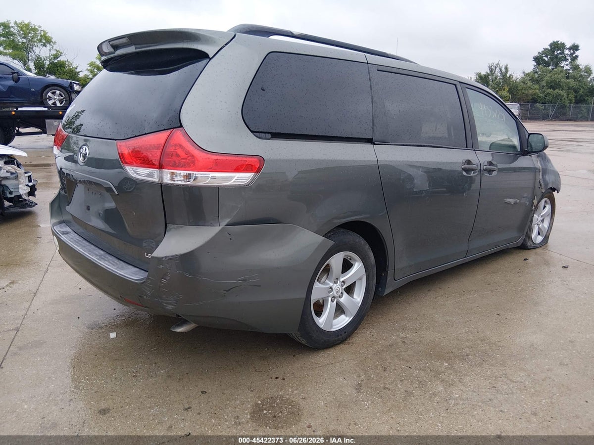 2011 TOYOTA SIENNA LE V6 — снимка 4