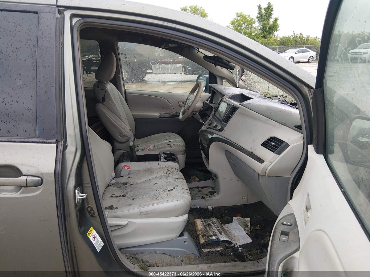 2011 TOYOTA SIENNA LE V6 — снимка 5