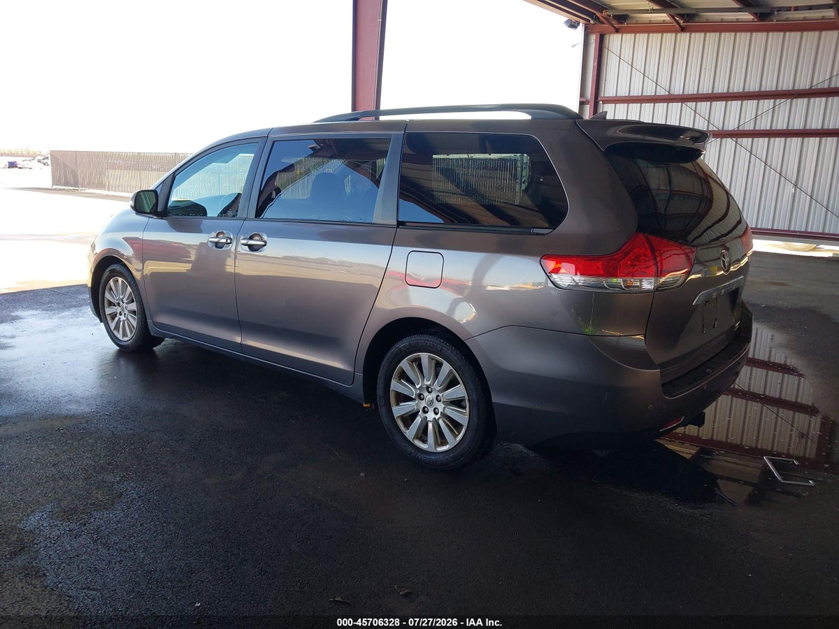 2013 TOYOTA SIENNA LIMITED 7 PASSENGER — снимка 3