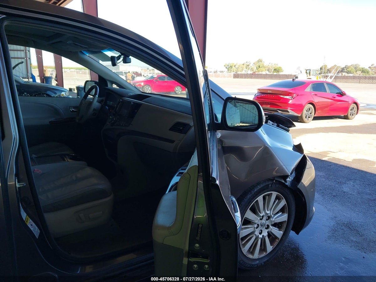 2013 TOYOTA SIENNA LIMITED 7 PASSENGER — снимка 5