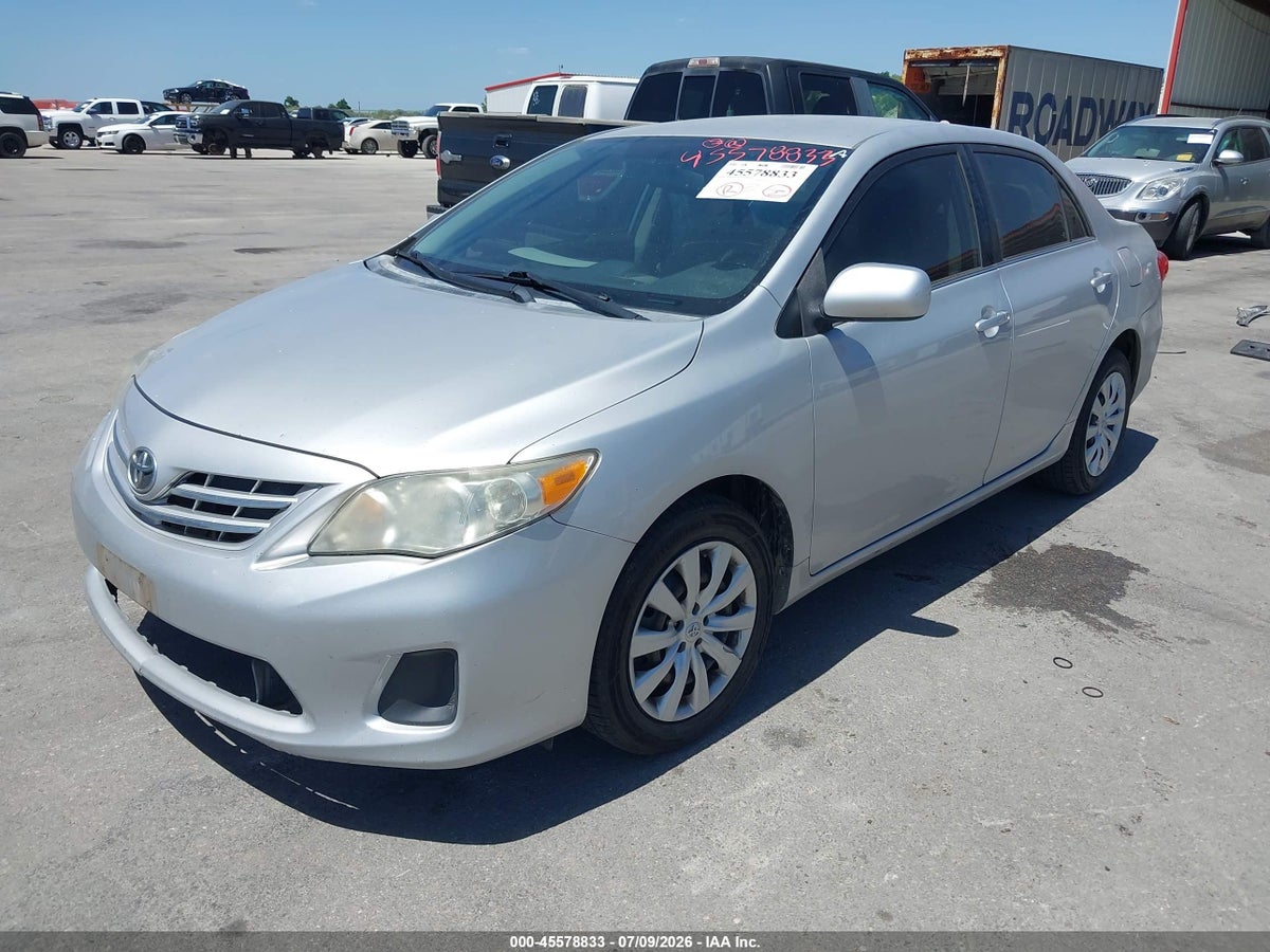 2013 TOYOTA COROLLA LE — снимка 2