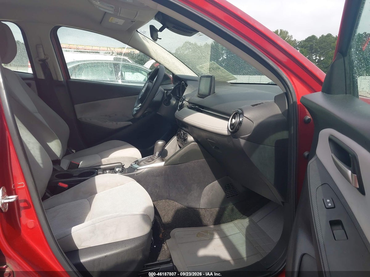 2020 TOYOTA YARIS LE — photo 5