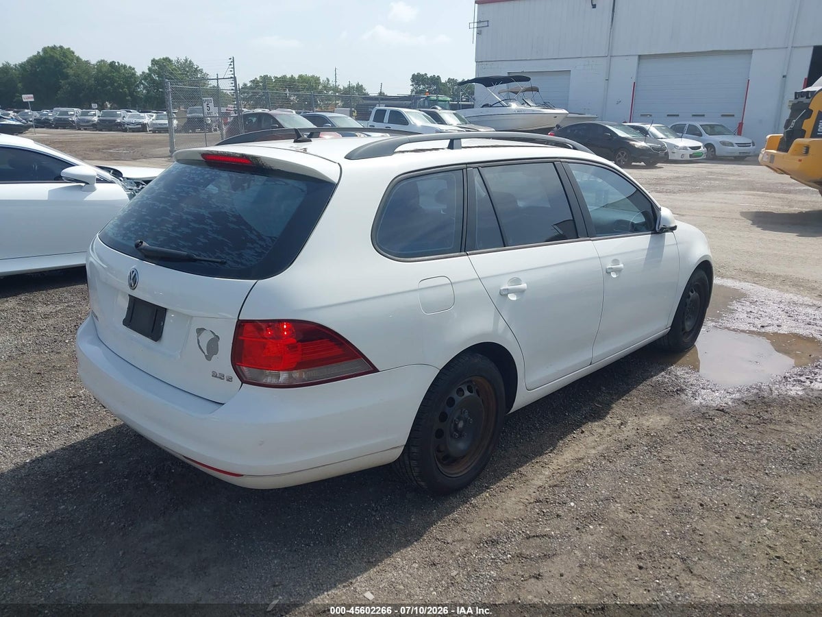 2013 VOLKSWAGEN JETTA SPORTWAGEN 2.5L S — снимка 4