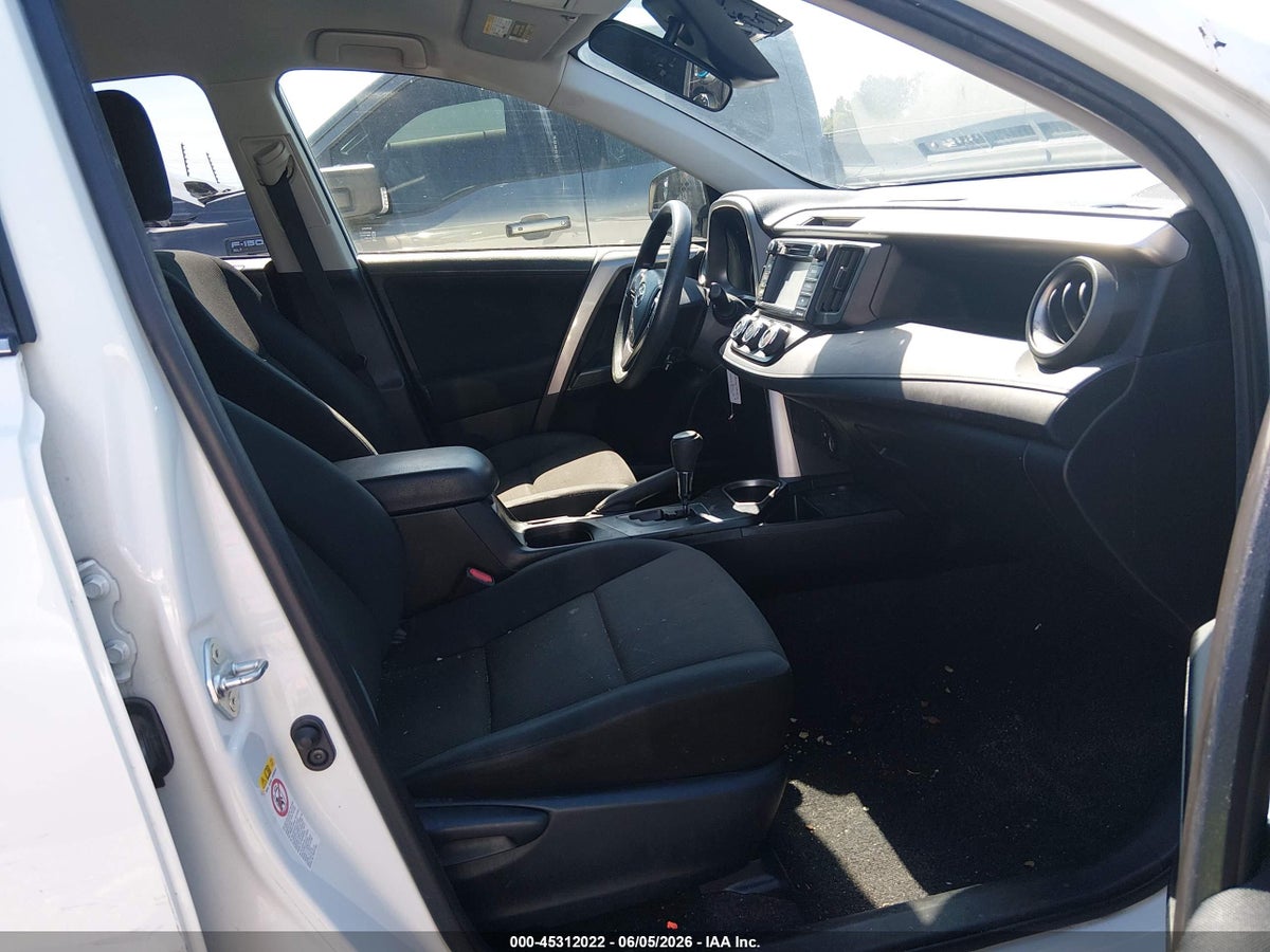 2018 TOYOTA RAV4 LE — снимка 5