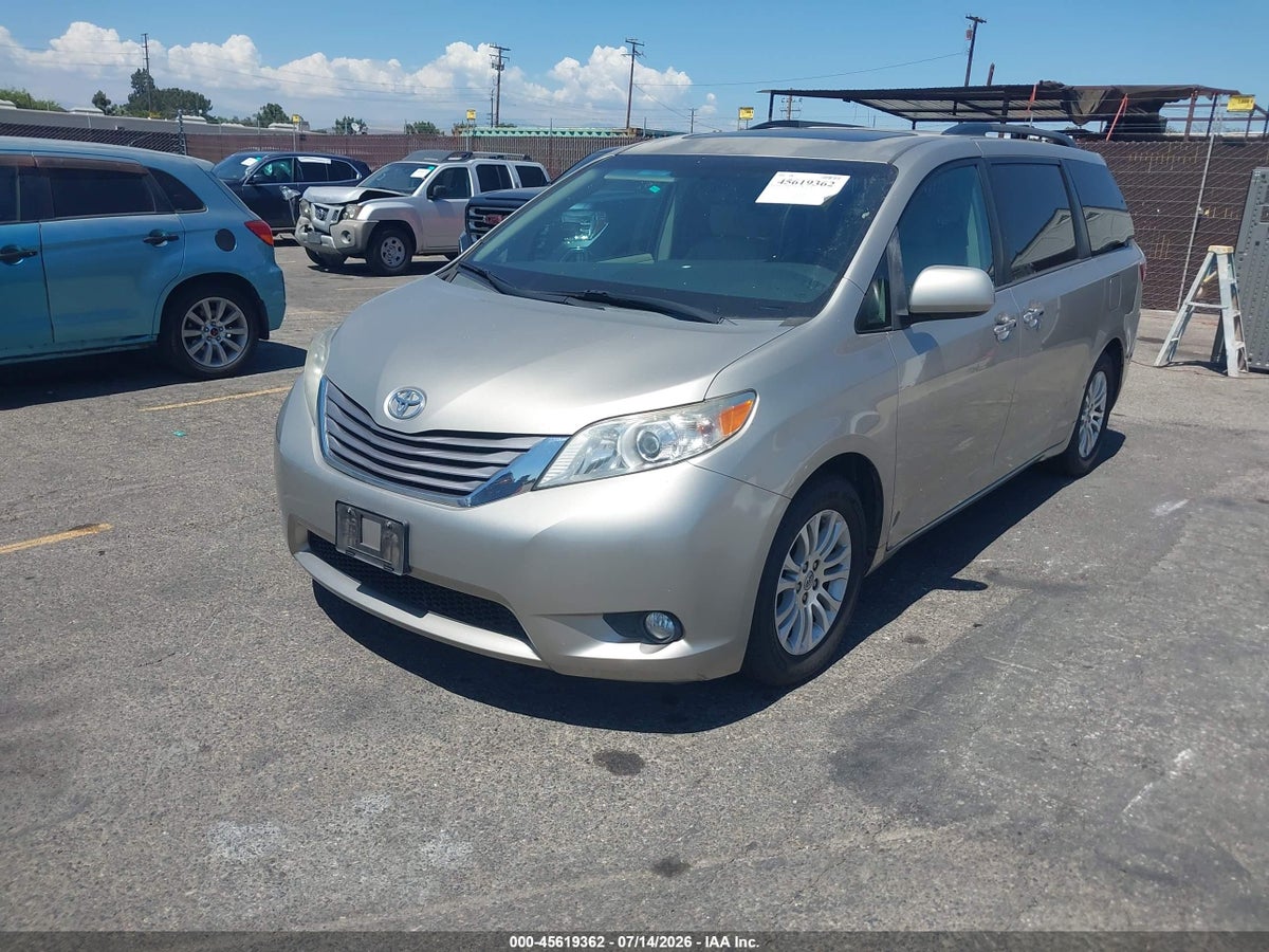 2016 TOYOTA SIENNA XLE 8 PASSENGER — снимка 2