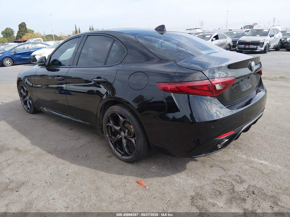 2017 ALFA ROMEO GIULIA TI RWD — снимка 3
