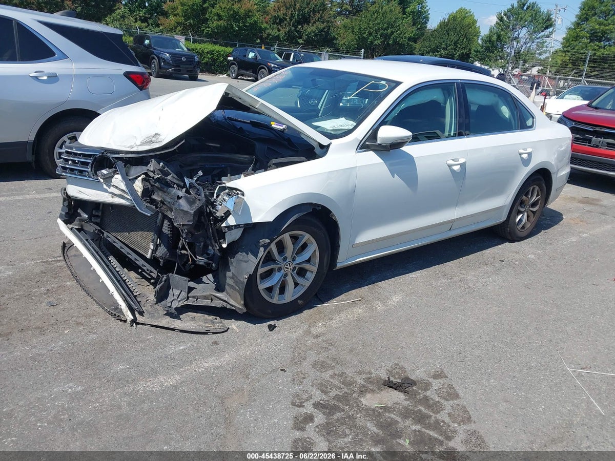 2017 VOLKSWAGEN PASSAT 1.8T S — снимка 2