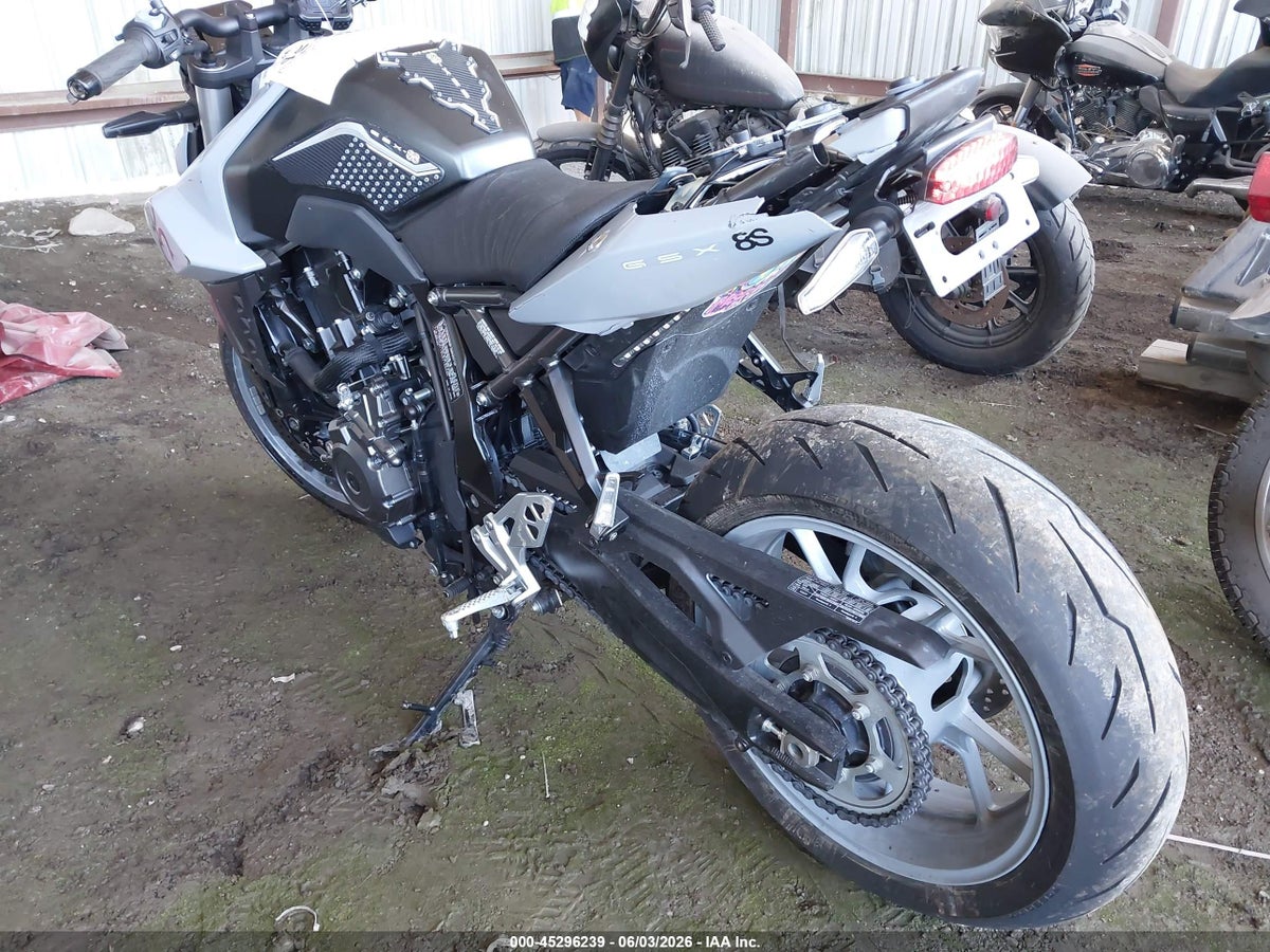 2024 SUZUKI GSX800 R — снимка 3