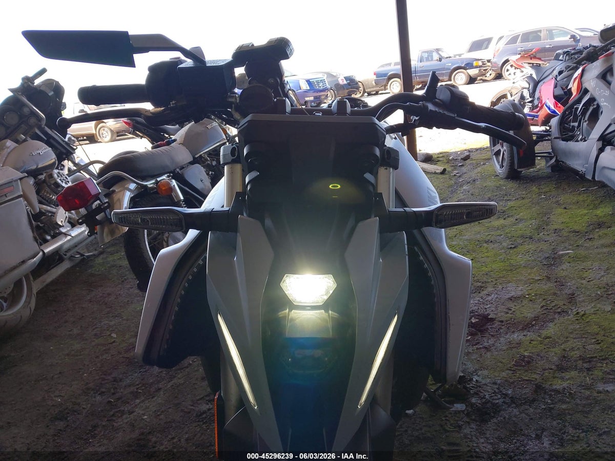 2024 SUZUKI GSX800 R — снимка 5