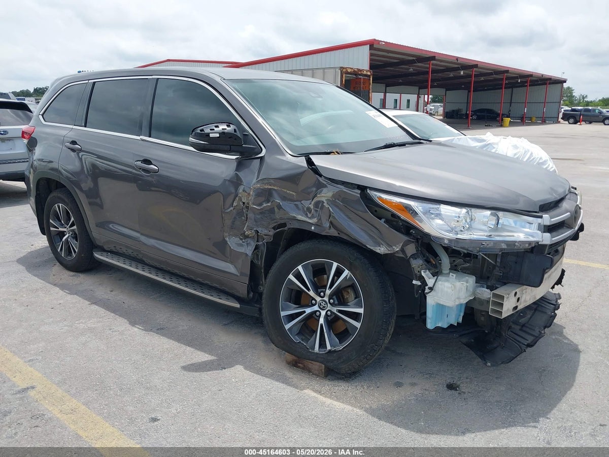 2017 TOYOTA HIGHLANDER LE