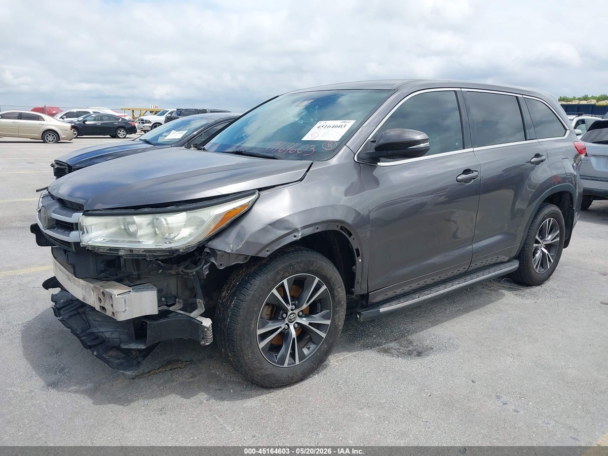 2017 TOYOTA HIGHLANDER LE — снимка 2