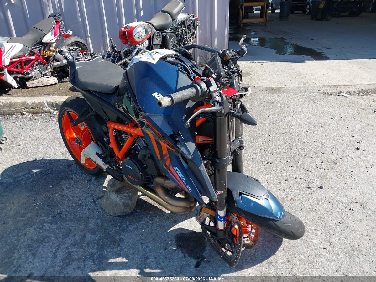 2022 KTM 1290 SUPER DUKE R