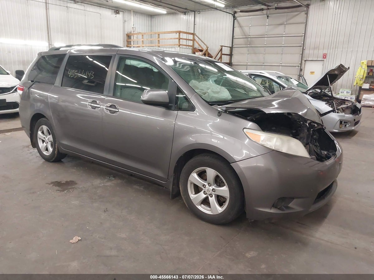 2011 TOYOTA SIENNA LE V6