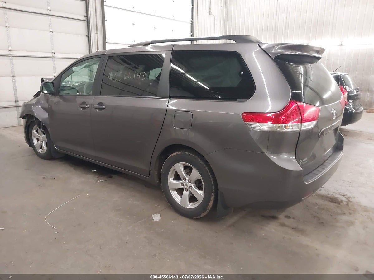 2011 TOYOTA SIENNA LE V6 — снимка 3