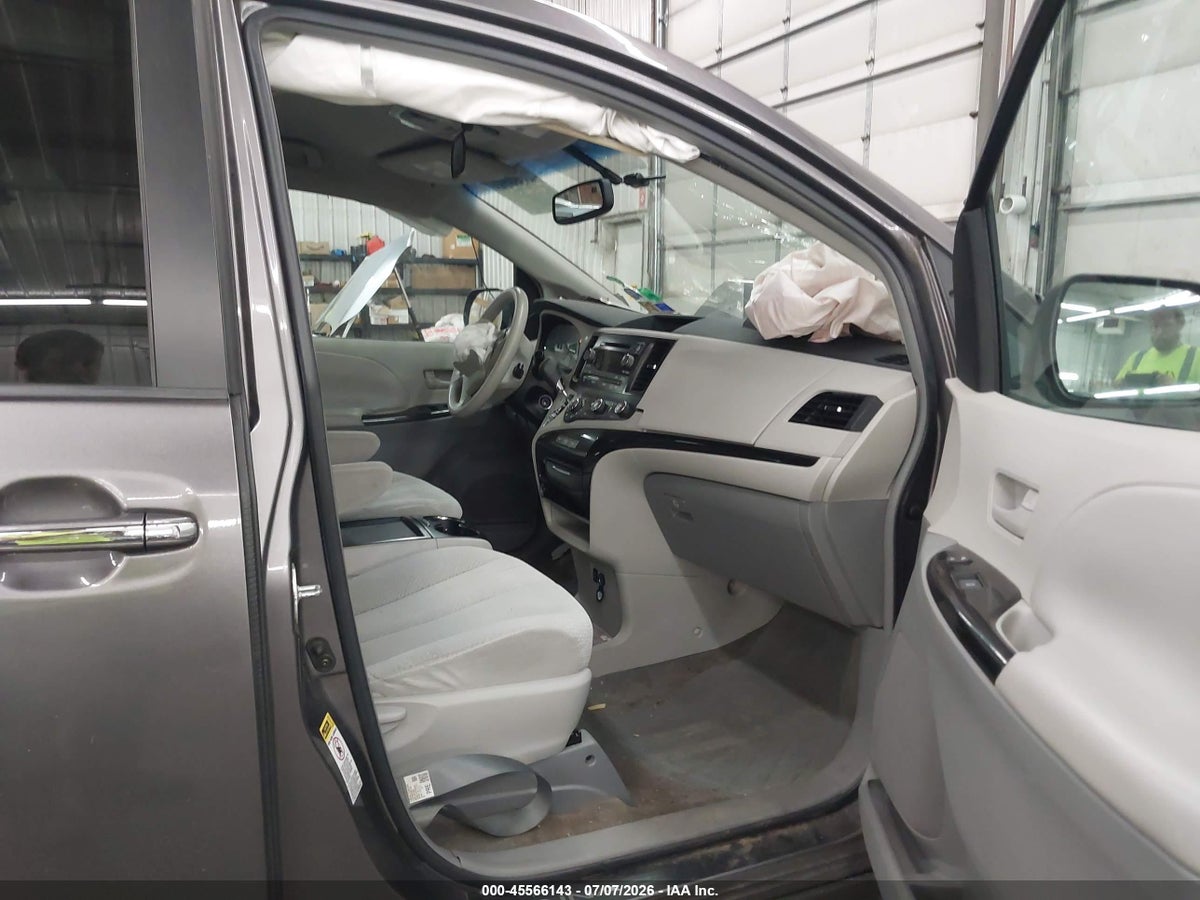 2011 TOYOTA SIENNA LE V6 — снимка 5